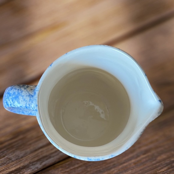 Ceramic pitcher - Picture 3 of 4